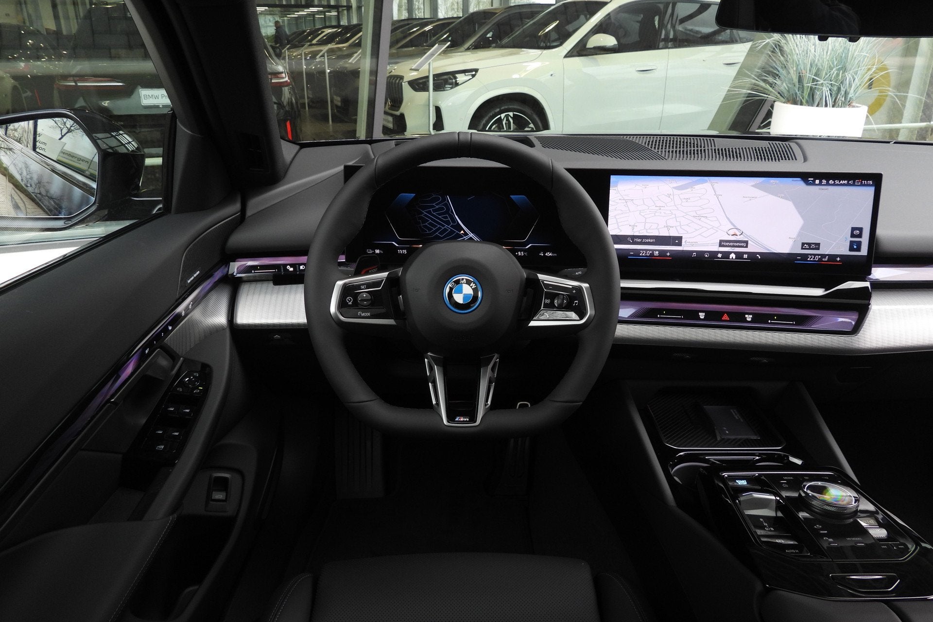 BMW i5 eDrive40 M Sport / Panoramadak / M Sportonderstel / C, Automaat, 2095 kg, Achterwielaandrijving, Zwart