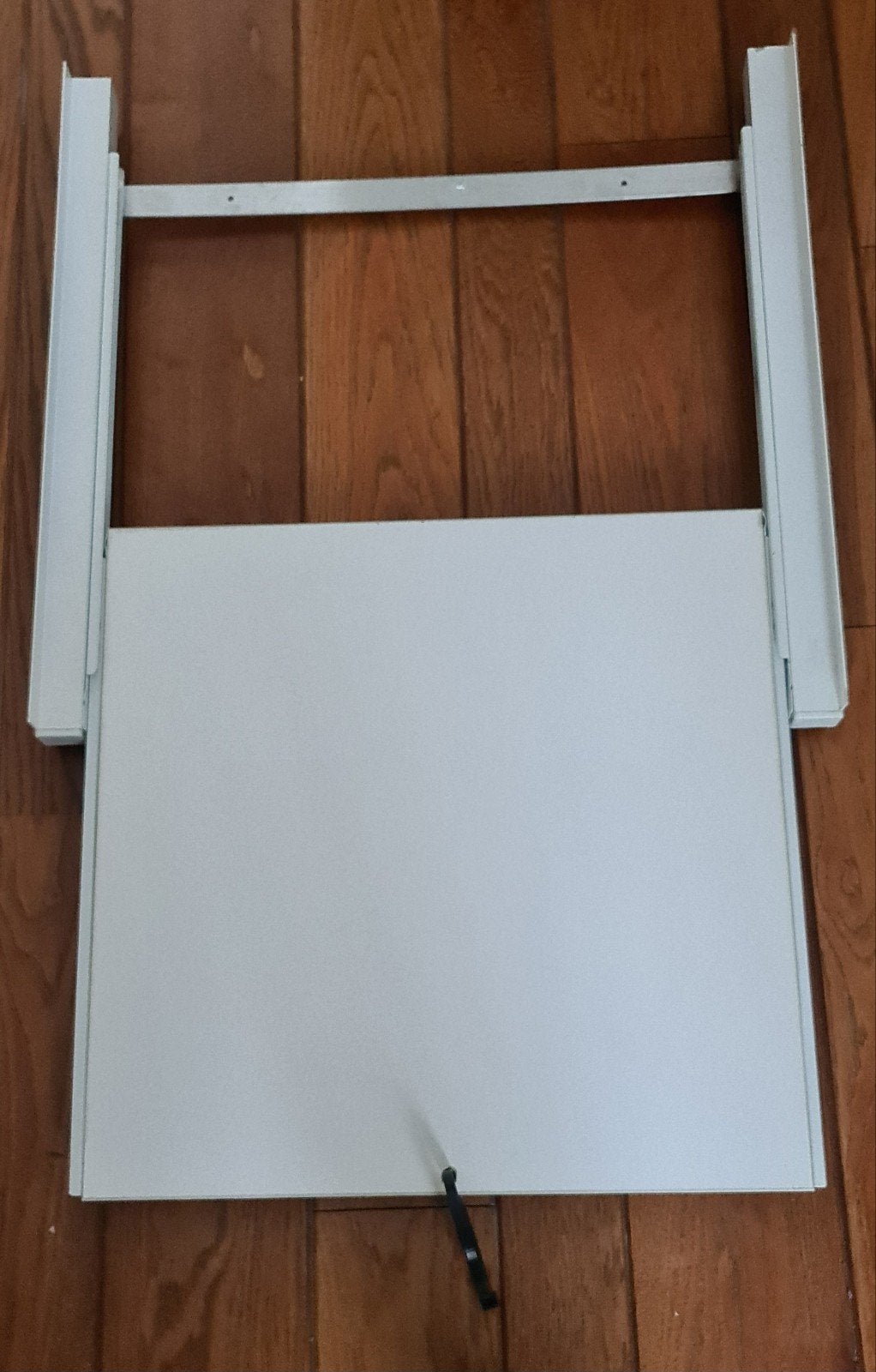 Tussenstuk wasmachine/droger met uitschuifblad, Ophalen