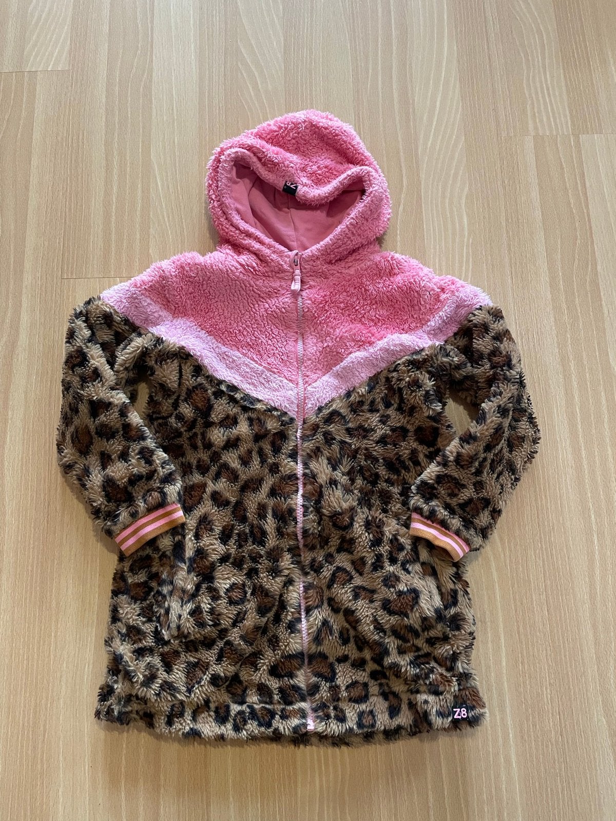 Z8 jas meisje maat 128 / 134 mooie staan sandy, Kinderen en Baby's, Ophalen of Verzenden, Zo goed als nieuw, Meisje, Jurk of Rok