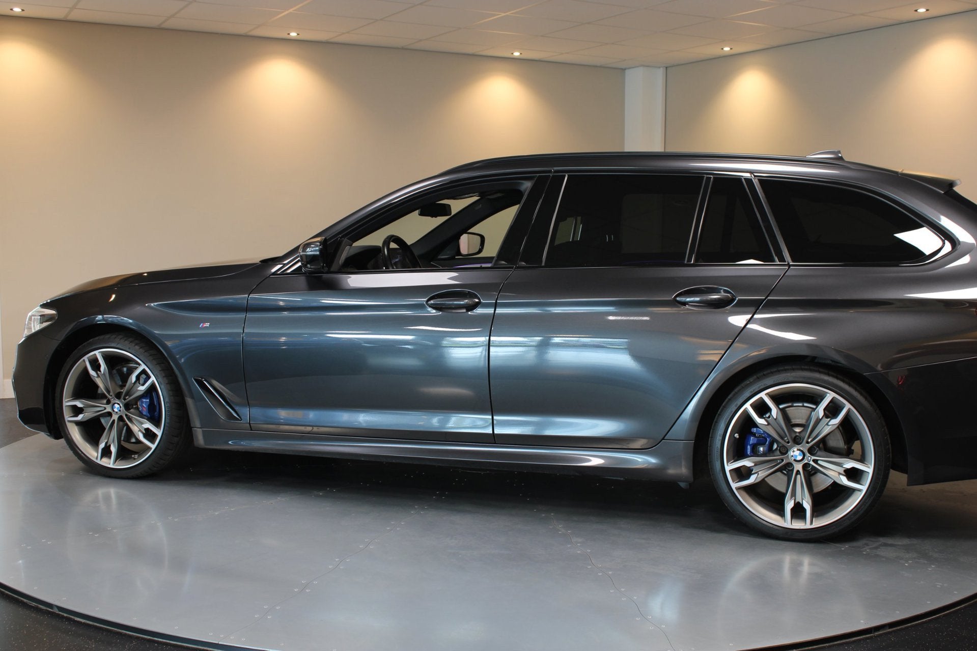 BMW 5-serie Touring 530i High Executive *M-Pakket* 252PK! Ca, Auto's, BMW, Automaat, 1998 cc, Achterwielaandrijving, Gebruikt