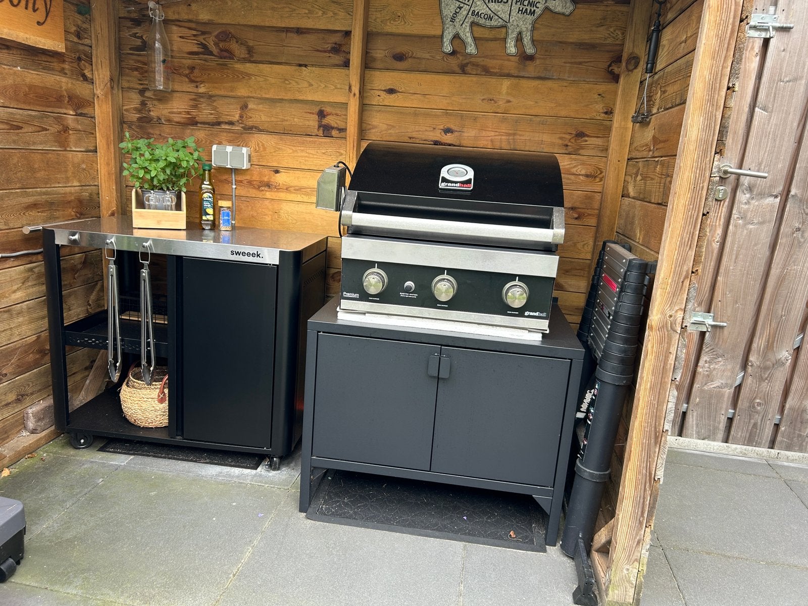 Buitenkeuken inclusief BBQ en gasfles, Ophalen, Zo goed als nieuw, Gas