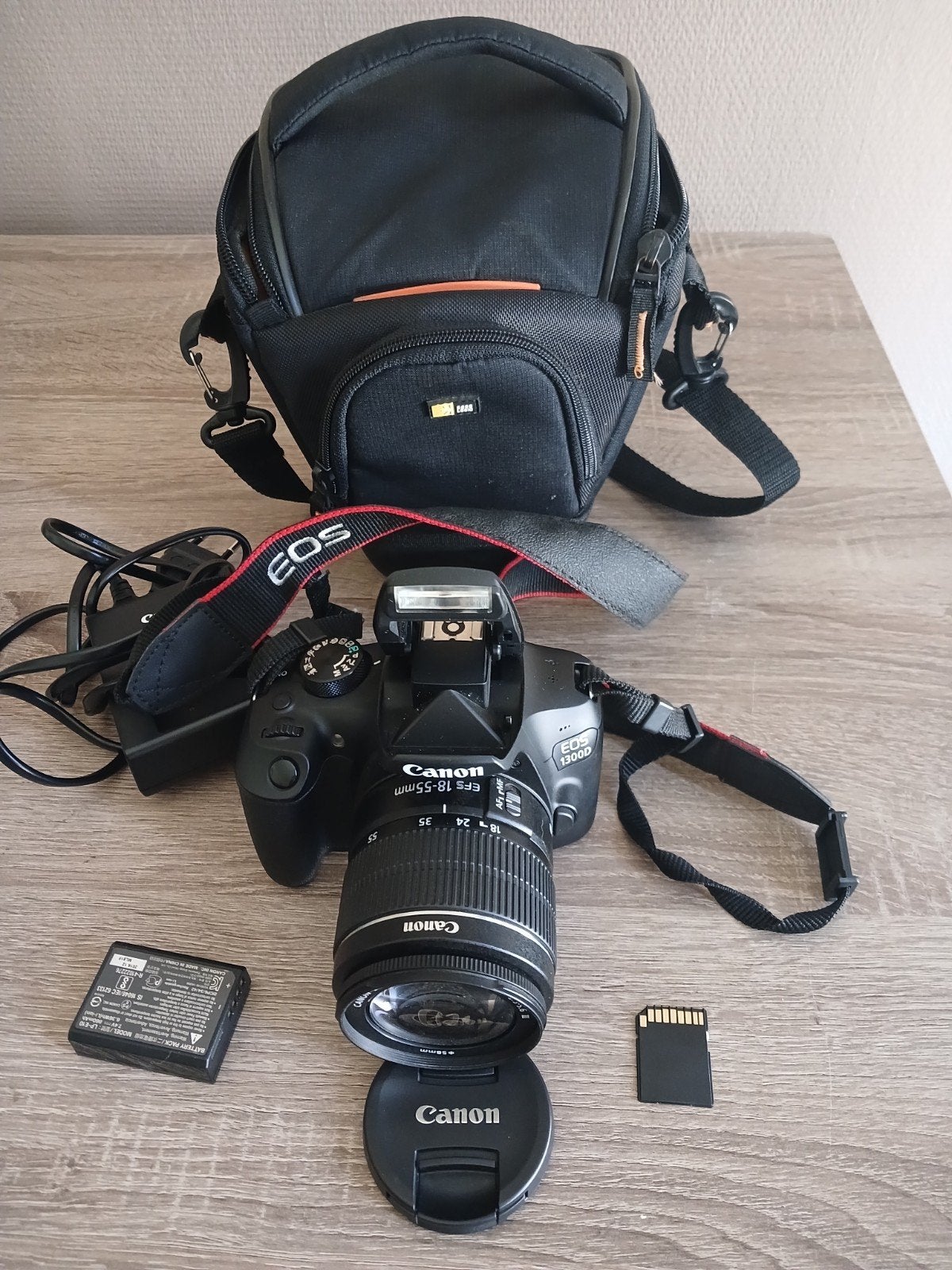 Canon EOS 1300D spiegelreflexcamera met WiFi, Audio, Tv en Foto, Fotocamera's Digitaal, Canon, Zo goed als nieuw, Minder dan 4 keer