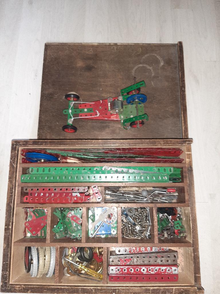 Grote houten kist met Meccano, Ophalen