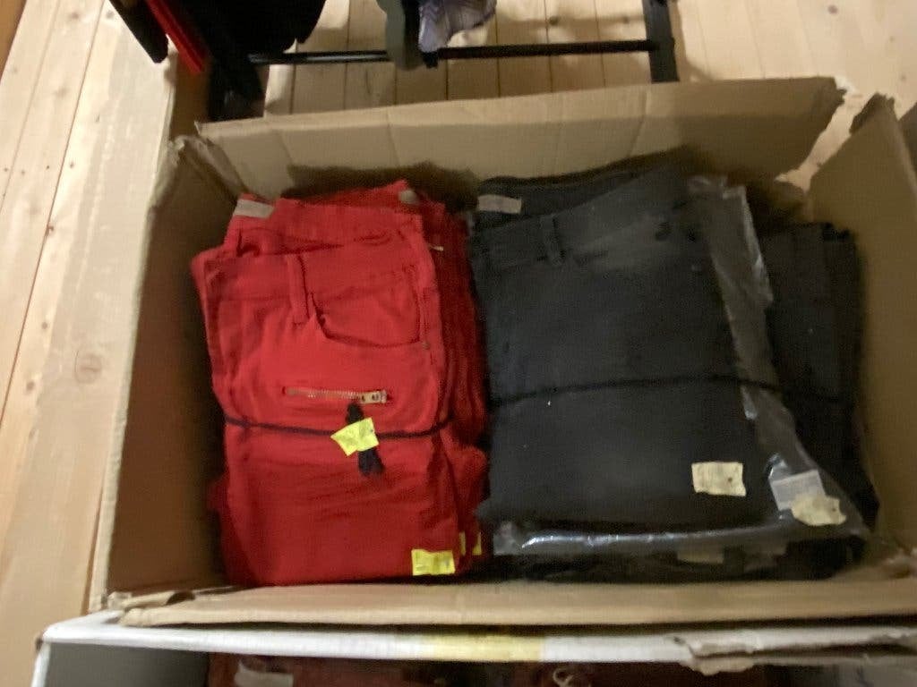 partij 100 stuks nieuwe merk-broeken diverse maten kleding, Ophalen of Verzenden, Nieuw, Maat 38/40 (M)