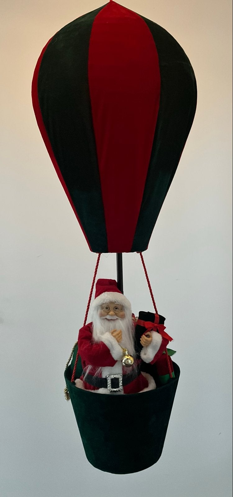 Kerstdecoratie - Kerstman in luchtballon rood-groen, Ophalen, Zo goed als nieuw