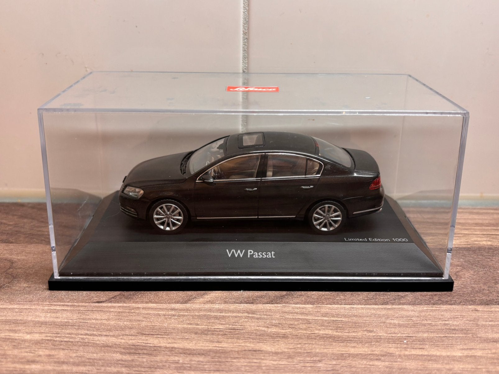 Volkswagen Passat B7 2011 Cashmere Brown Schuco 1:43, Hobby en Vrije tijd, Modelauto's | 1:43, Ophalen of Verzenden, Zo goed als nieuw