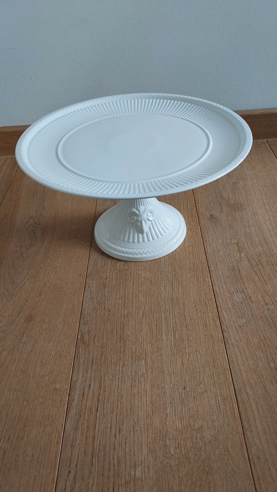 Wedgwood Edme Taartplateau - Wit Aardewerk met Ribbelrand, Ophalen of Verzenden