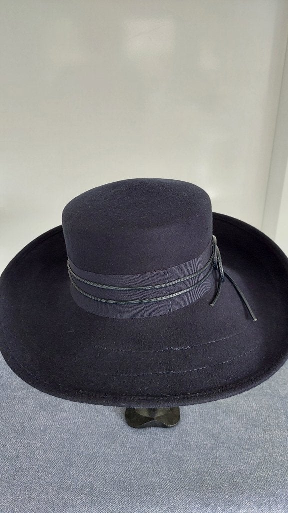 Donkerblauwe vilten hoed te koop, Kleding | Dames, Hoeden en Petten, Ophalen, Zo goed als nieuw, 58 cm (L, 7¼ inch) of meer, Hoed