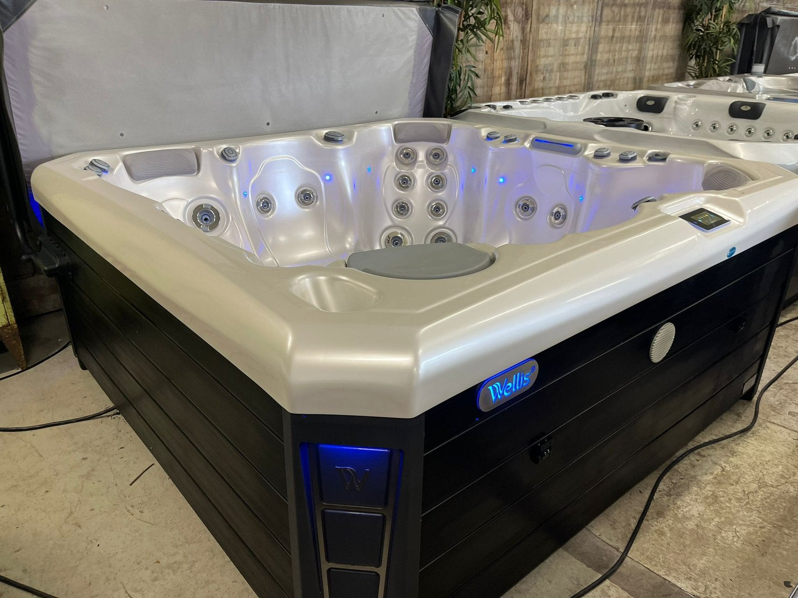 Demo 6 pers Wellis Spa Malaga Life incl Garantie & Plaatsing, Tuin en Terras, Bubbelbaden en Hottubs, Ophalen, Zo goed als nieuw