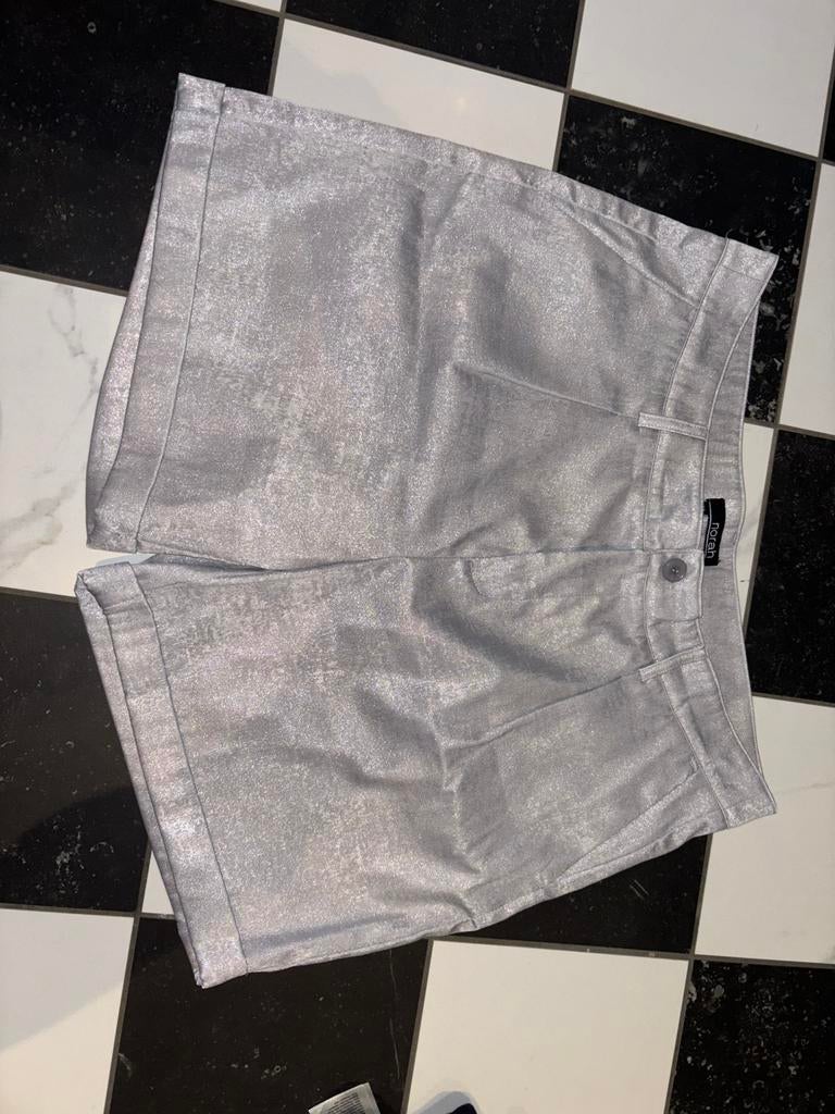 Nieuw Norah korte zilverkleurige pantalon 40, Maat 38/40 (M), Overige kleuren, Kort, Nieuw