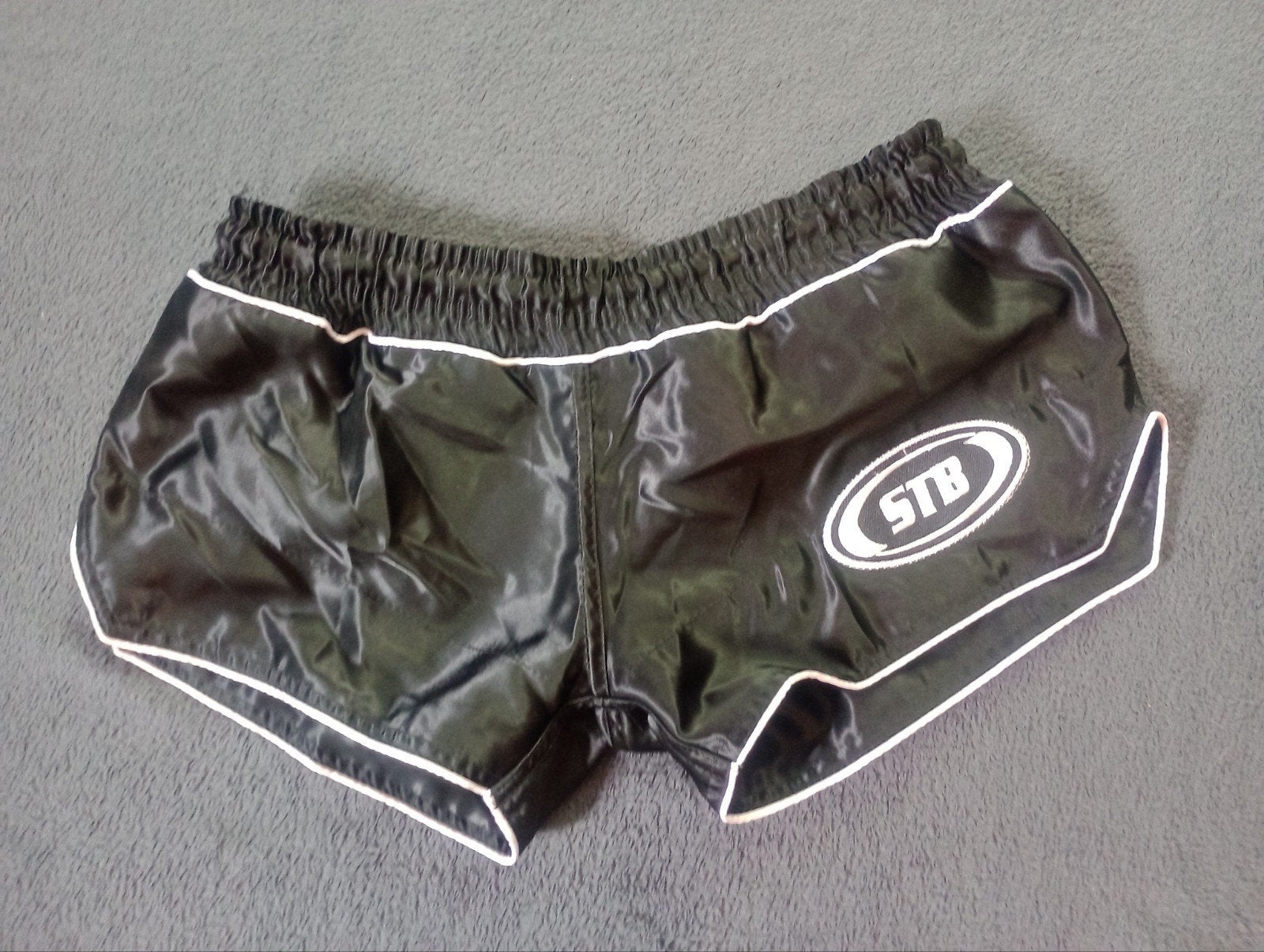 Nieuwe STB Boksbroek XXS - Zwart met witte bies, Sport en Fitness, Boksen, Ophalen of Verzenden, Nieuw, Bokskleding