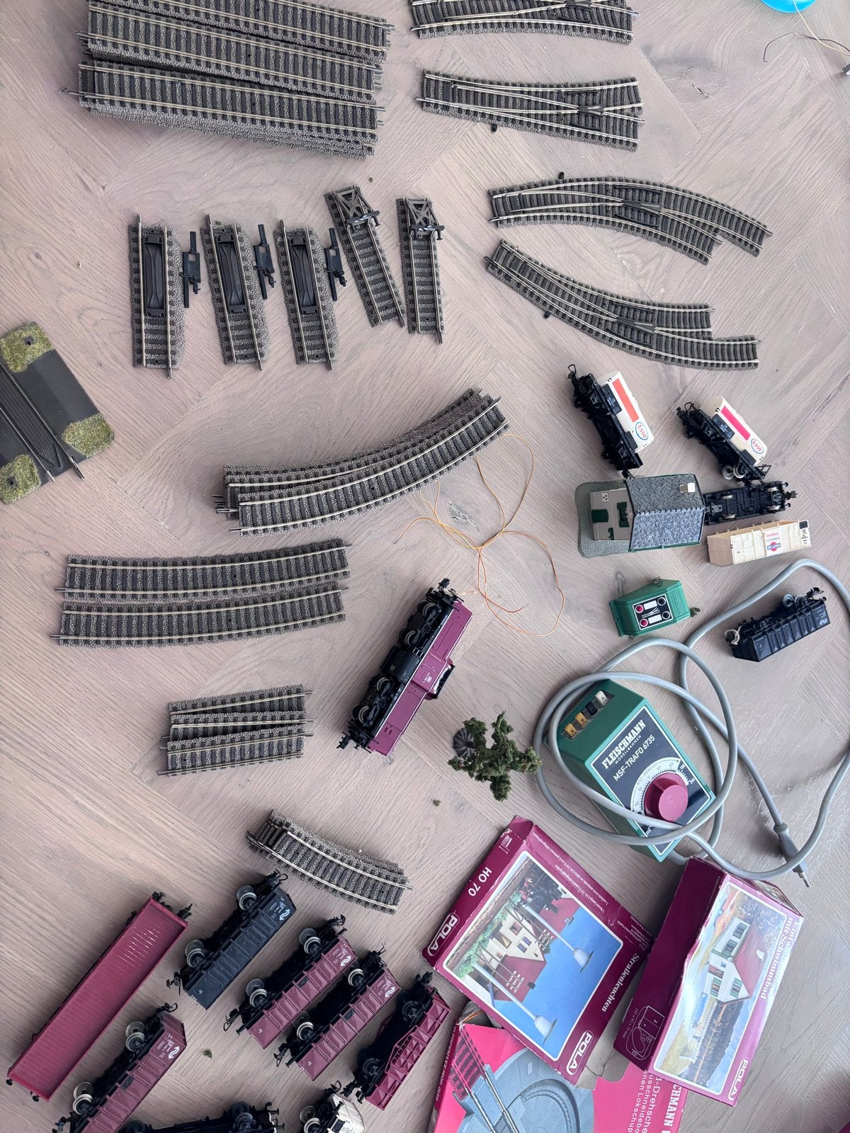 Fleischmann Treinset met rails, loc, wagons en gebouwen, Hobby en Vrije tijd, Ophalen, Gelijkstroom, Fleischmann, Gebruikt