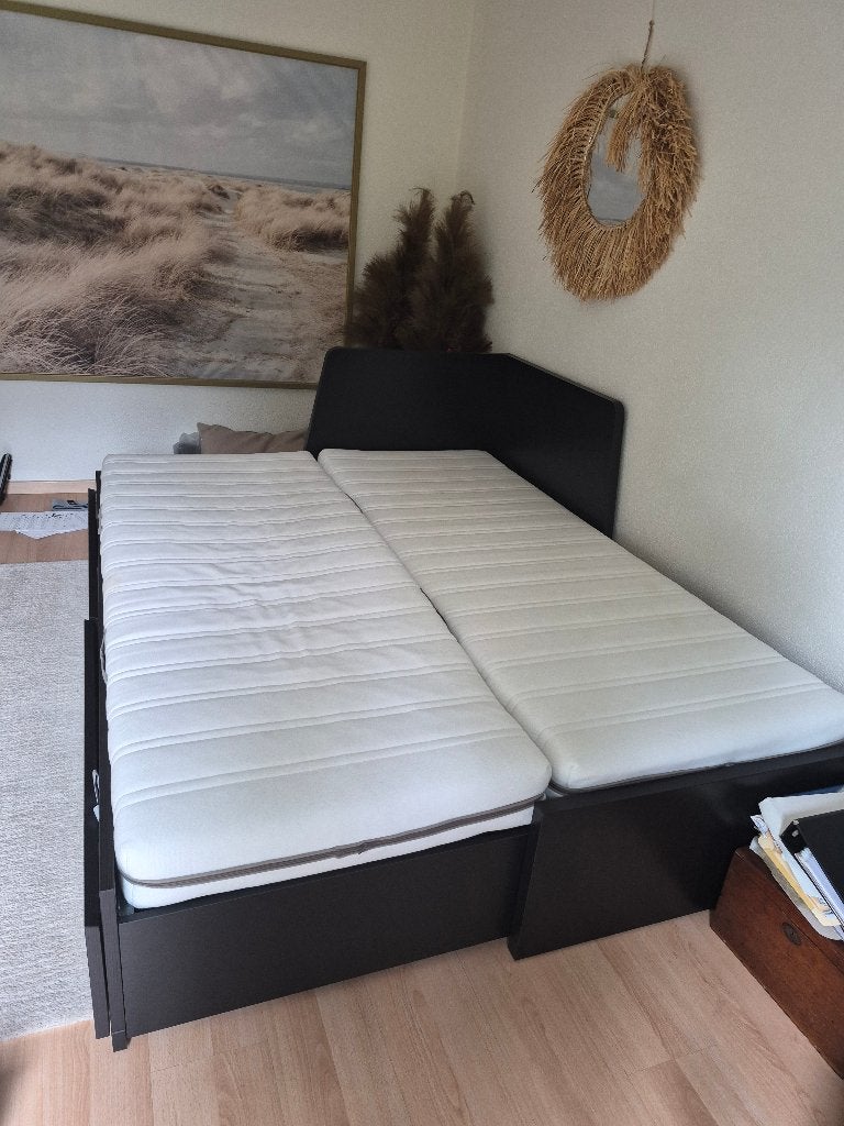 Uitschuifbaar bed ikea, Huis en Inrichting, Slaapkamer | Bedden, Gebruikt, Tweepersoons, 160 cm, 200 cm, Hout, Zwart, Verstelbaar