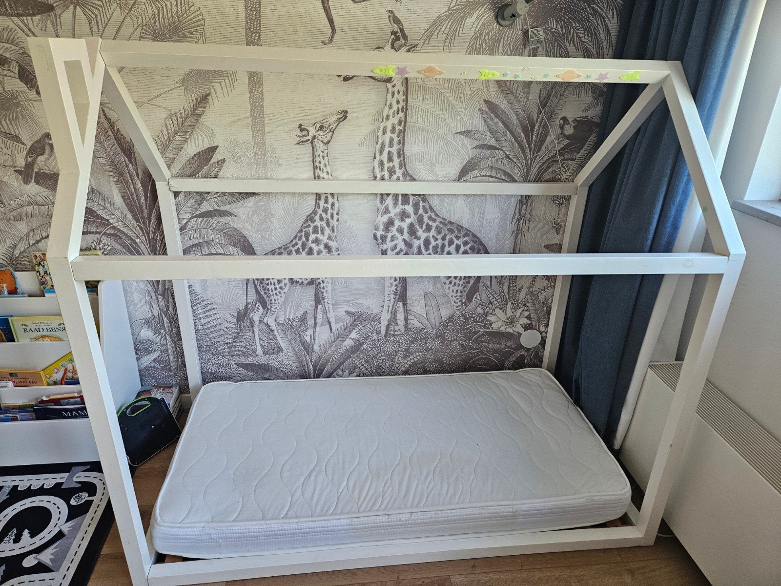 Vloerbed/Kinderbed huisje inclusief matras, Ophalen, Gebruikt, Eenpersoons, Wit
