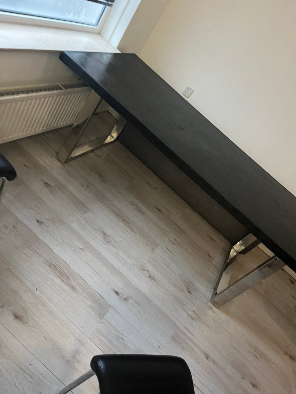 RİCHMOND Blackbone eettafel met chesterfield poef, Ophalen, Gebruikt, 50 tot 100 cm, 150 tot 200 cm