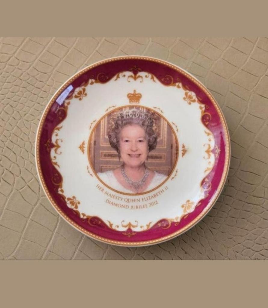 Royal crest Fine Bone Queen Elizabeth IIDiamand jubilee 2012, Ophalen