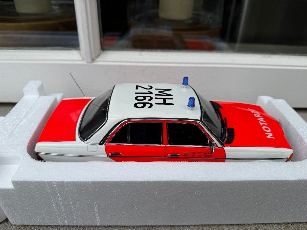1:18 Mercedes W123 200 Emergency Ambulance 1984 Norev 183834, Auto, Norev, 70-72 Av. de Bohlen, Vaulx-en-Velin, 69120, France