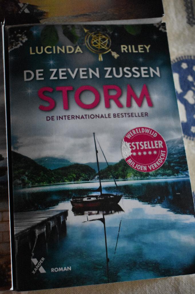 boek van Lucinda Riley/storm, deel 2 van de zeven zussen, Boeken, Ophalen of Verzenden, Zo goed als nieuw, Lucinda Riley