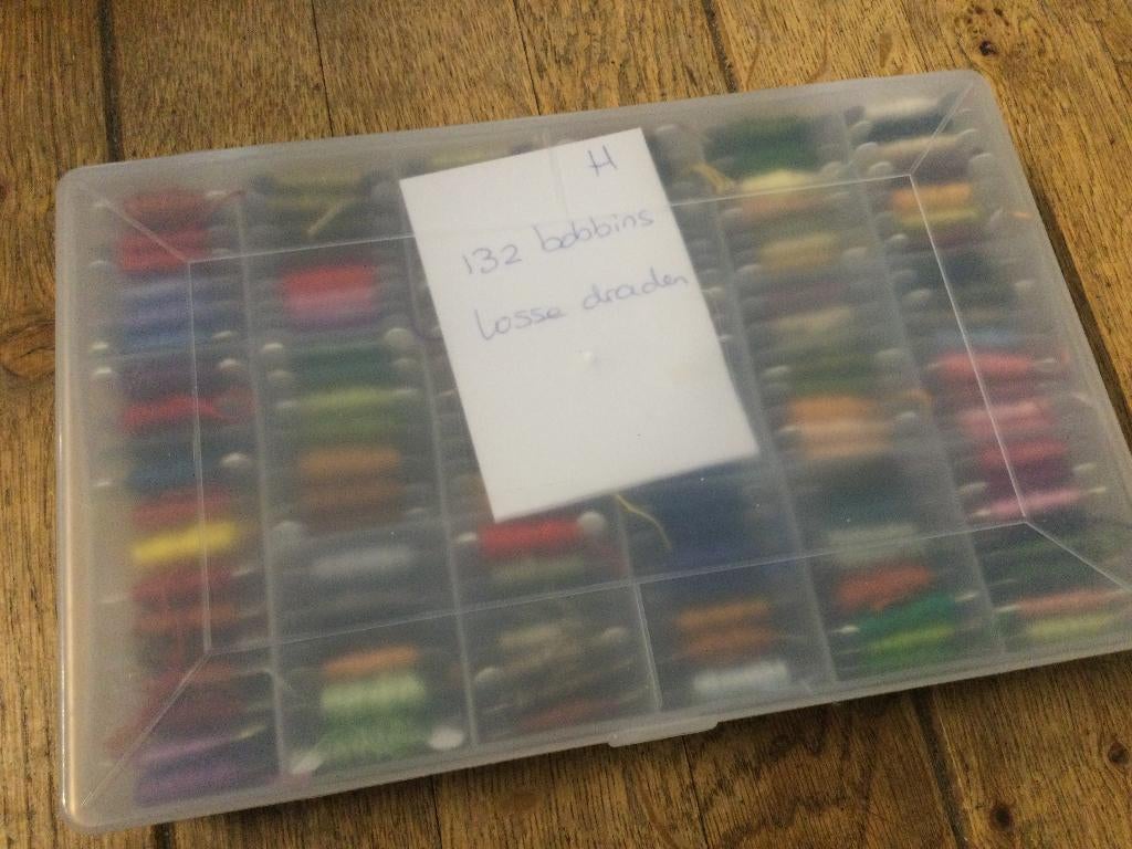 DMC Borduurgaren in dozen, Hobby en Vrije tijd, Borduren en Borduurmachines, Ophalen of Verzenden, Nieuw, Handborduren, Borduurgaren of Zijde