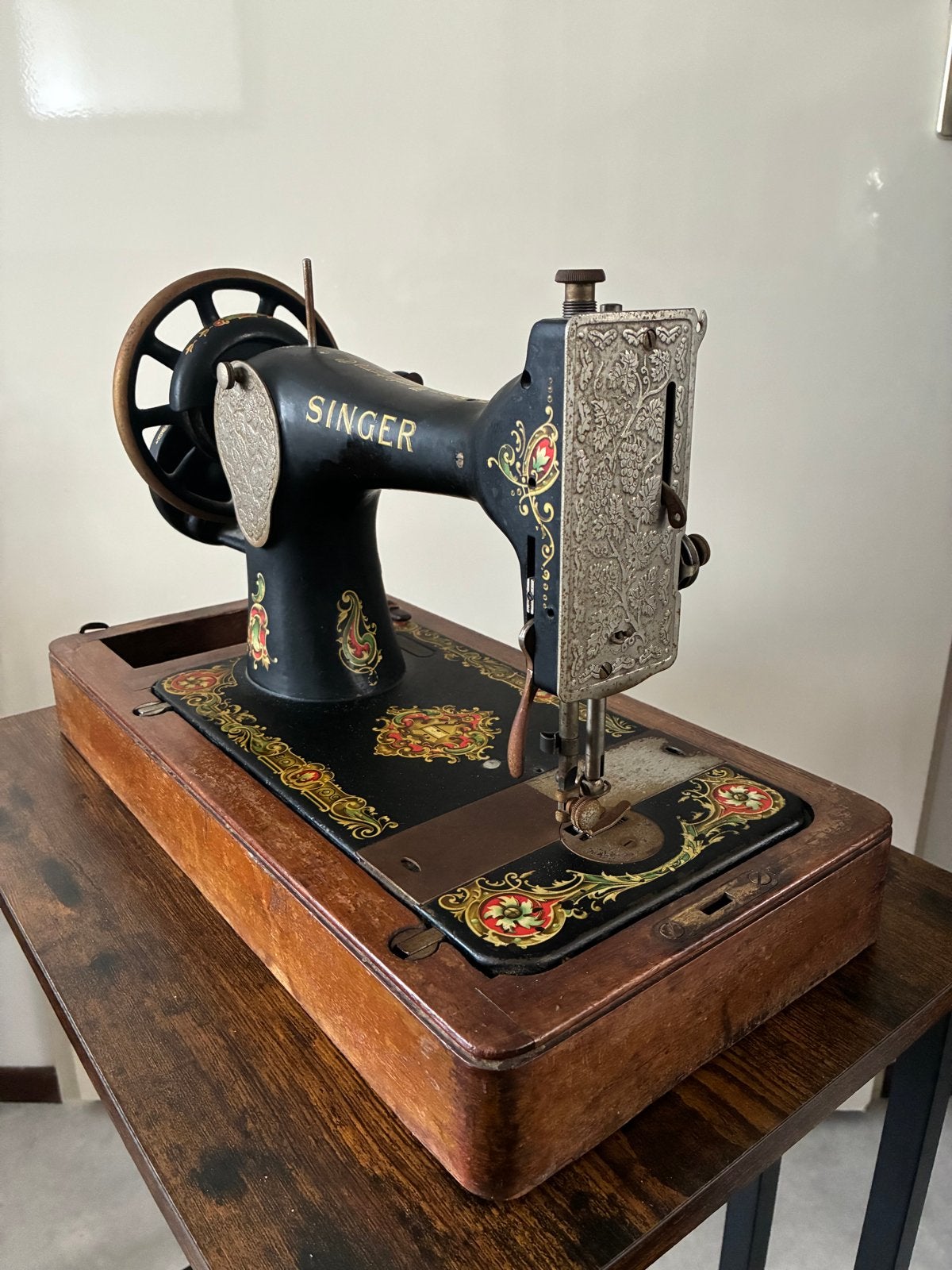 Antieke Singer handnaaimachine - Zwart gietijzer met decor, Ophalen