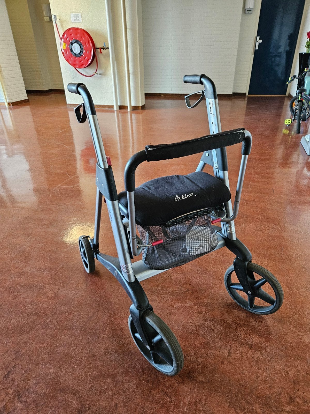 EasyLiving opvouwbaar rollator walker, Ophalen, Opvouwbaar
