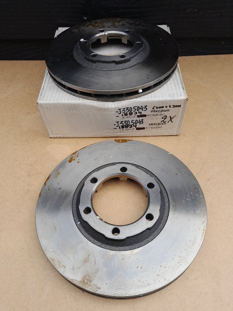 SET REMSCHIJVEN - NIEUW / NOS - MITSUBISHI L300 en L200, Verzenden, Nieuw, Mitsubishi