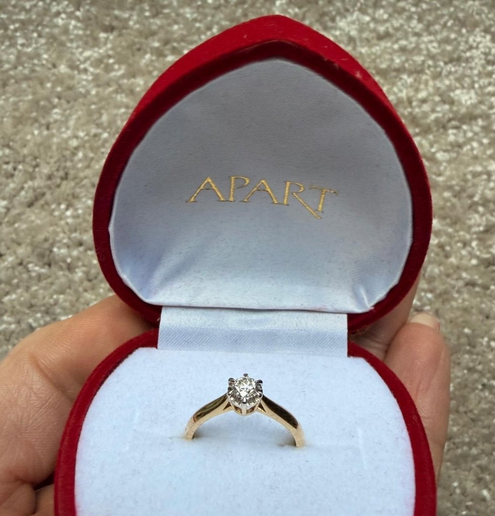 Gloednieuwe APART diamanten verlovingsring – €800, Ophalen, Nieuw, Kleiner dan 17, Dame