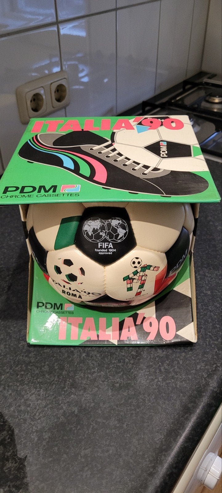 Vintage WK Italia '90 Voetbal - PDM Chrome Cassettes, Ophalen, Zo goed als nieuw, Overige sporten, Overige typen
