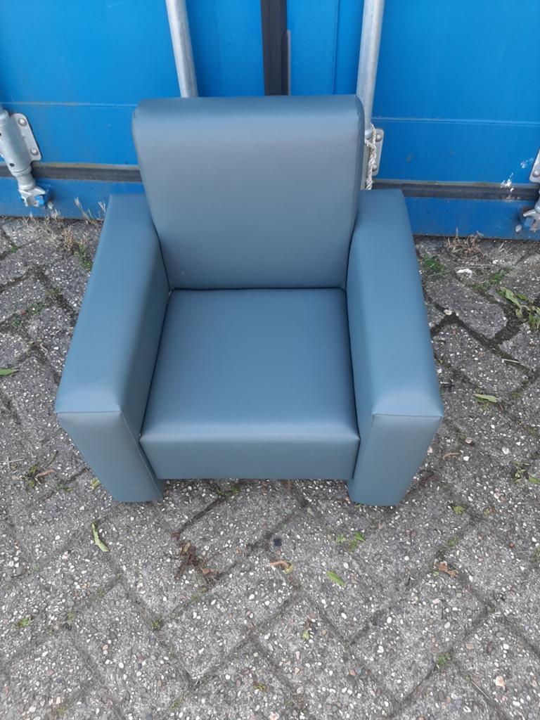 Comfortabele grijze kinder fauteuil, Gebruikt, 75 tot 100 cm, Ophalen of Verzenden, Modern