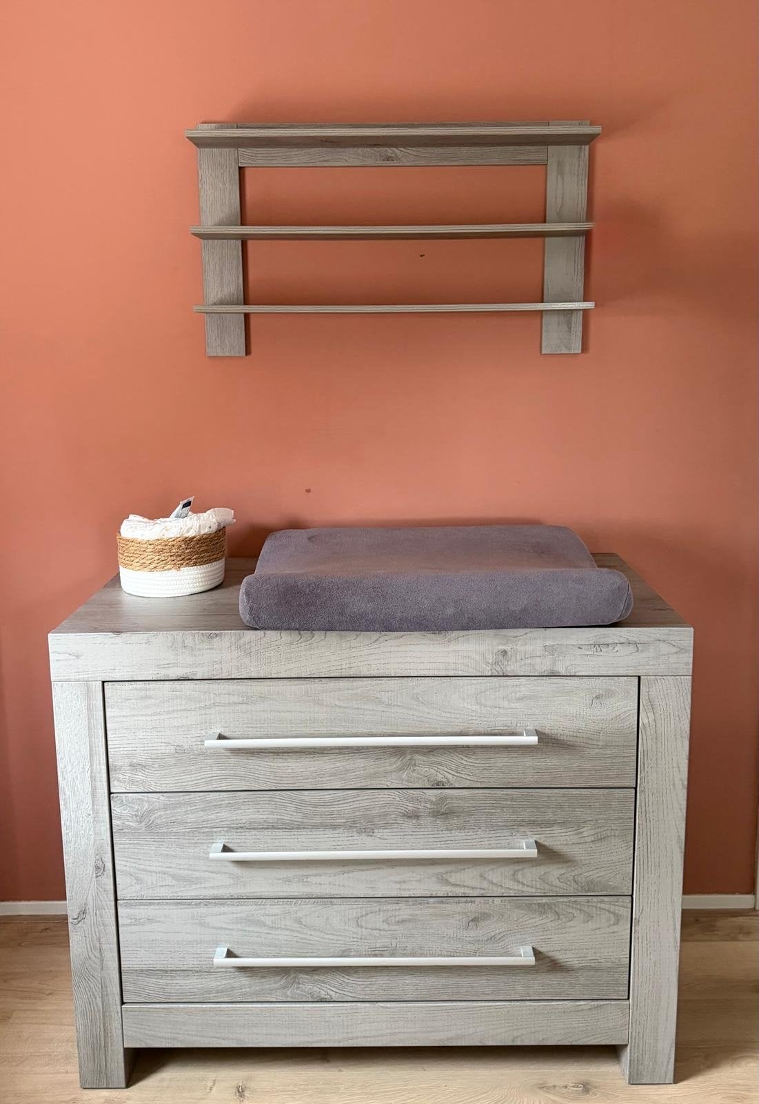 Complete babykamer: Ledikant, Commode, wandrek en box., Ophalen, 70 tot 85 cm, 140 tot 160 cm, Zo goed als nieuw