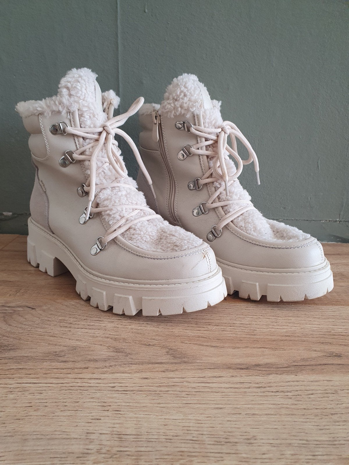 winterlaarsjes met bont, Zwart, Lage of Enkellaarzen, Ophalen of Verzenden, Zo goed als nieuw