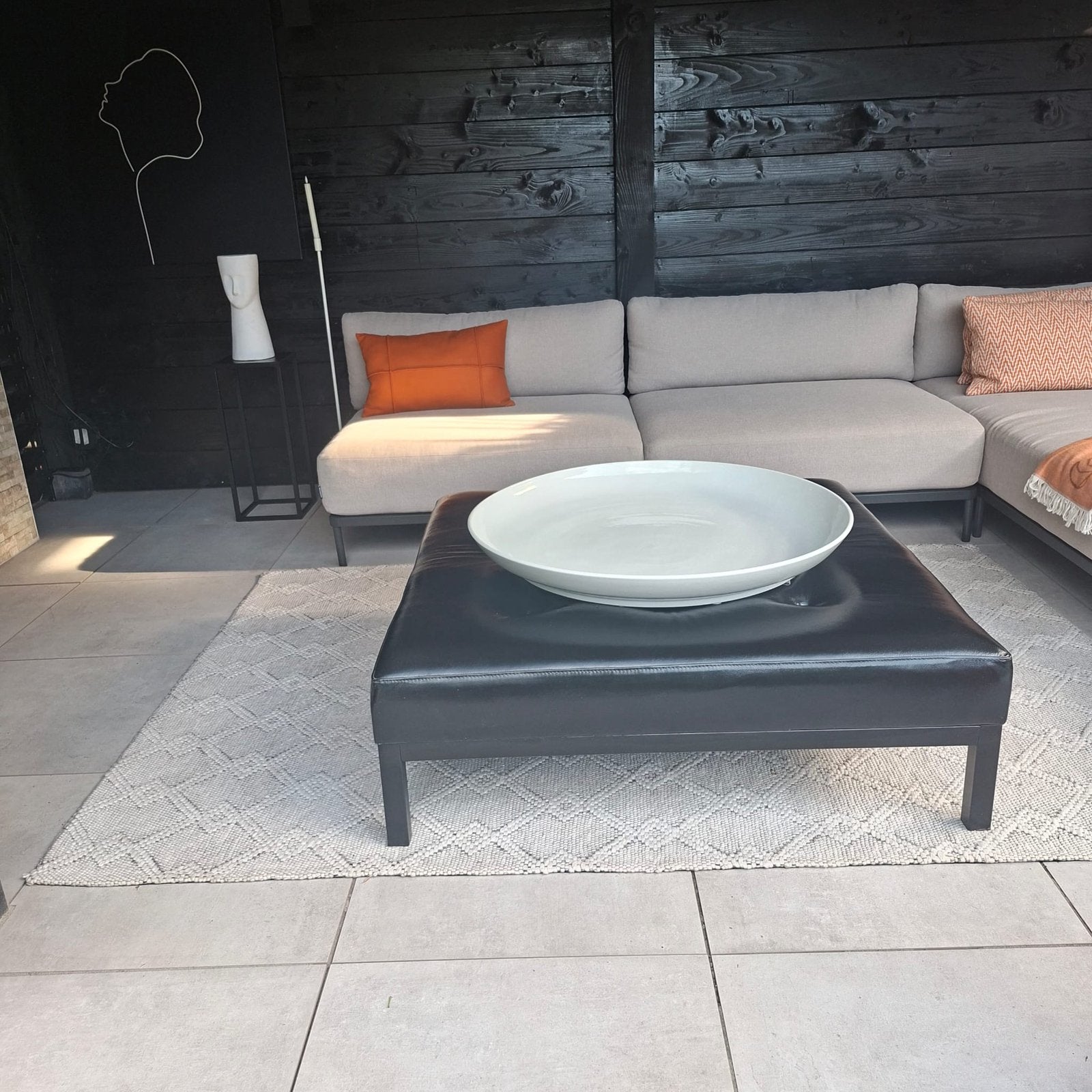 Te koop: leren hocker met design schaal, scherpe prijs!, Ophalen, Zo goed als nieuw, Rond, Minder dan 50 cm