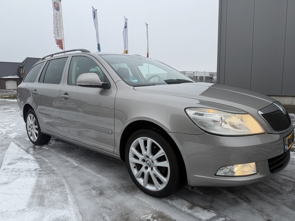 Skoda Octavia Combi 1.8 TSI 161 pk Airco APK: Nieuw bij afle, Auto's, Euro 5, 4 cilinders, Beige, 161 pk