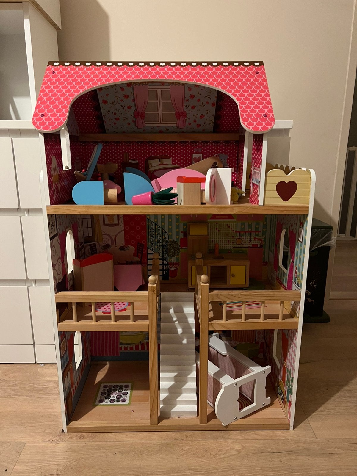 Poppenhuis met meubeltjes, Ophalen, Zo goed als nieuw, Poppenhuis