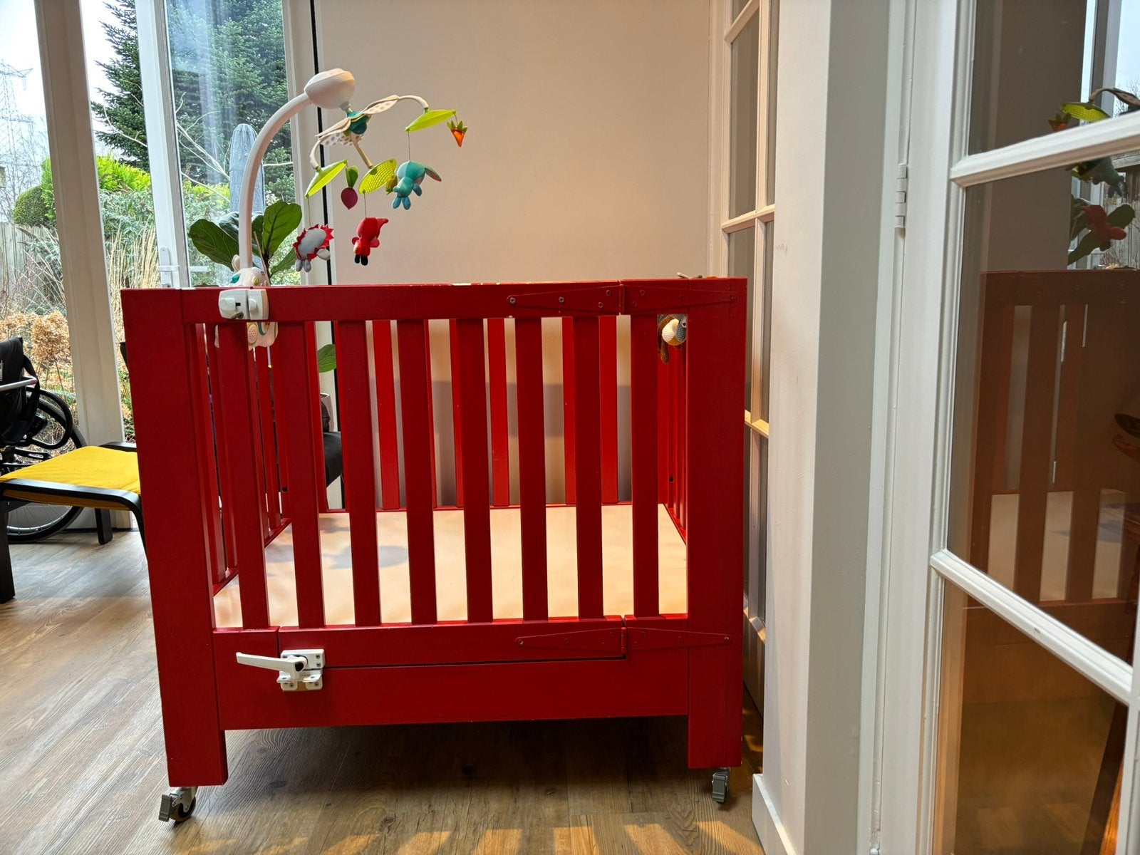 Box met deurtje, ideaal voor ouders in een rolstoel, Ophalen, Gebruikt, Ledikant