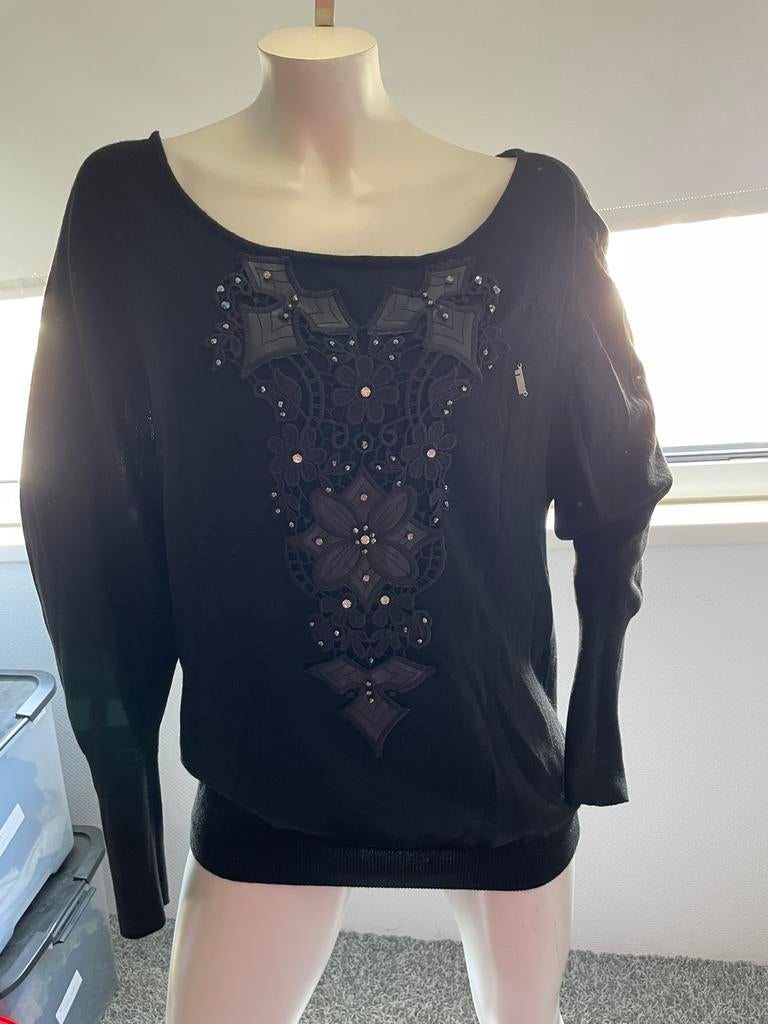 Met trui met kant en steentjes maat m, Kleding | Dames, Ophalen of Verzenden, Zo goed als nieuw, Maat 38/40 (M), Zwart