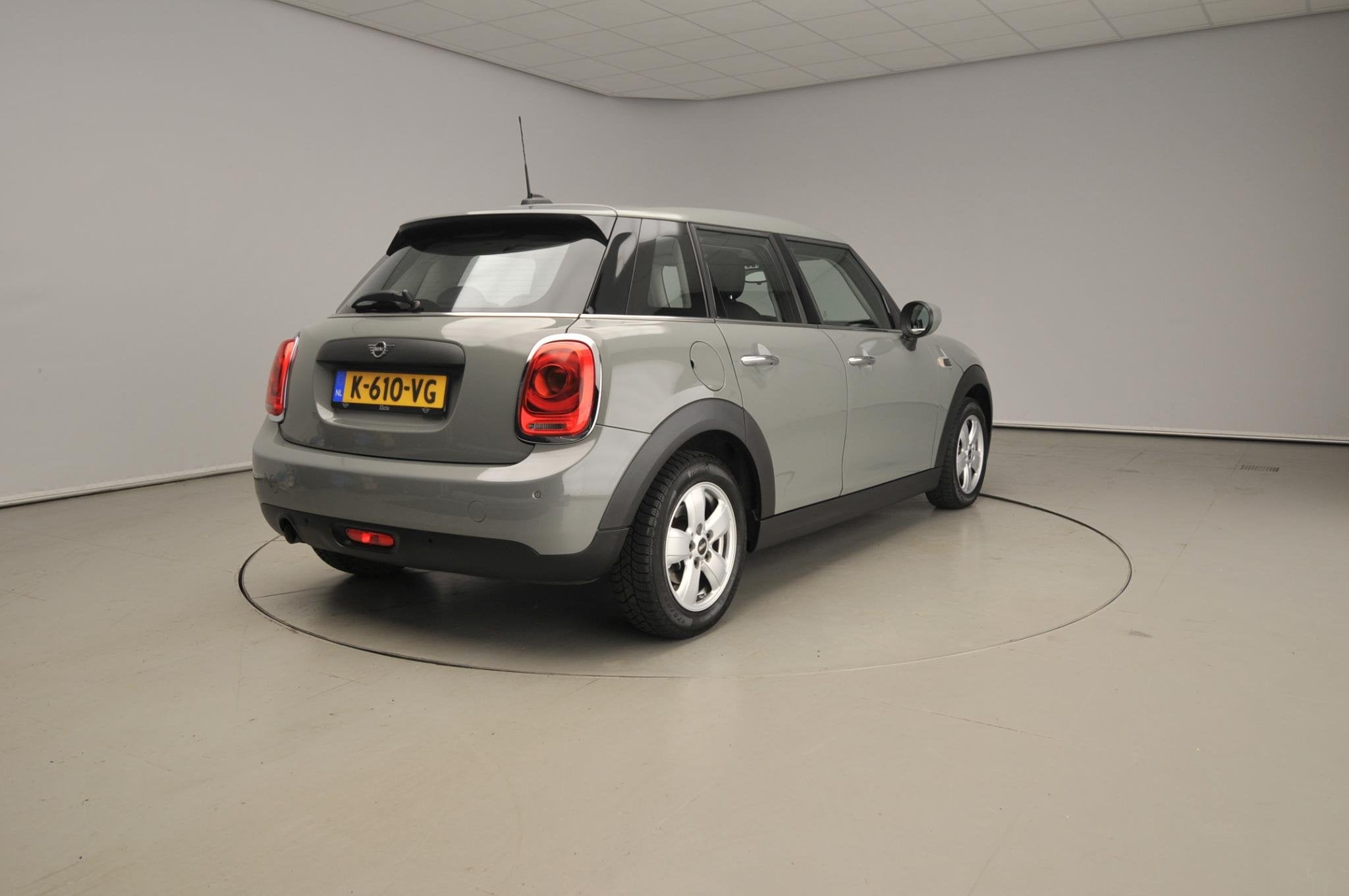 MINI 5-deurs One Automaat / Climate / Cruise / Navigatie / P, Auto's, 12 maanden, Stof, Gebruikt, 1200 kg