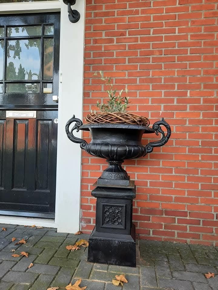 Gietijzeren tuinvazen tuinvaas bloempot bloembak op sokkel, Ophalen of Verzenden, Nieuw