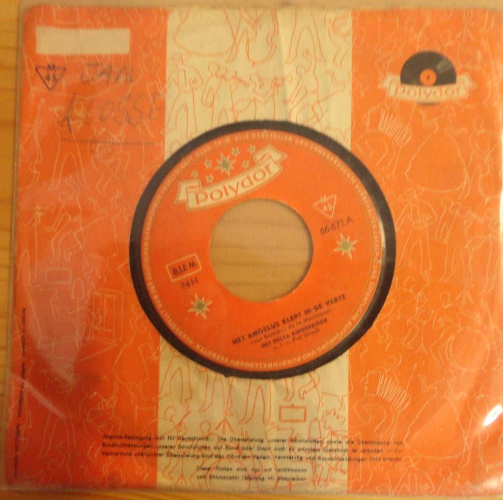 Het Delta Kinderkoor > Het angelus klept in de verte, Gebruikt, 7 inch, Single, Ophalen of Verzenden