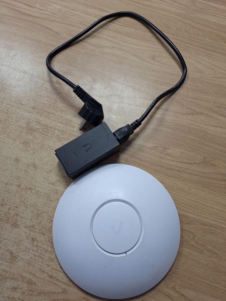 Ubiquiti UAP-AC-LR WIFI accesspoint, Computers en Software, Accesspoints, Ophalen of Verzenden