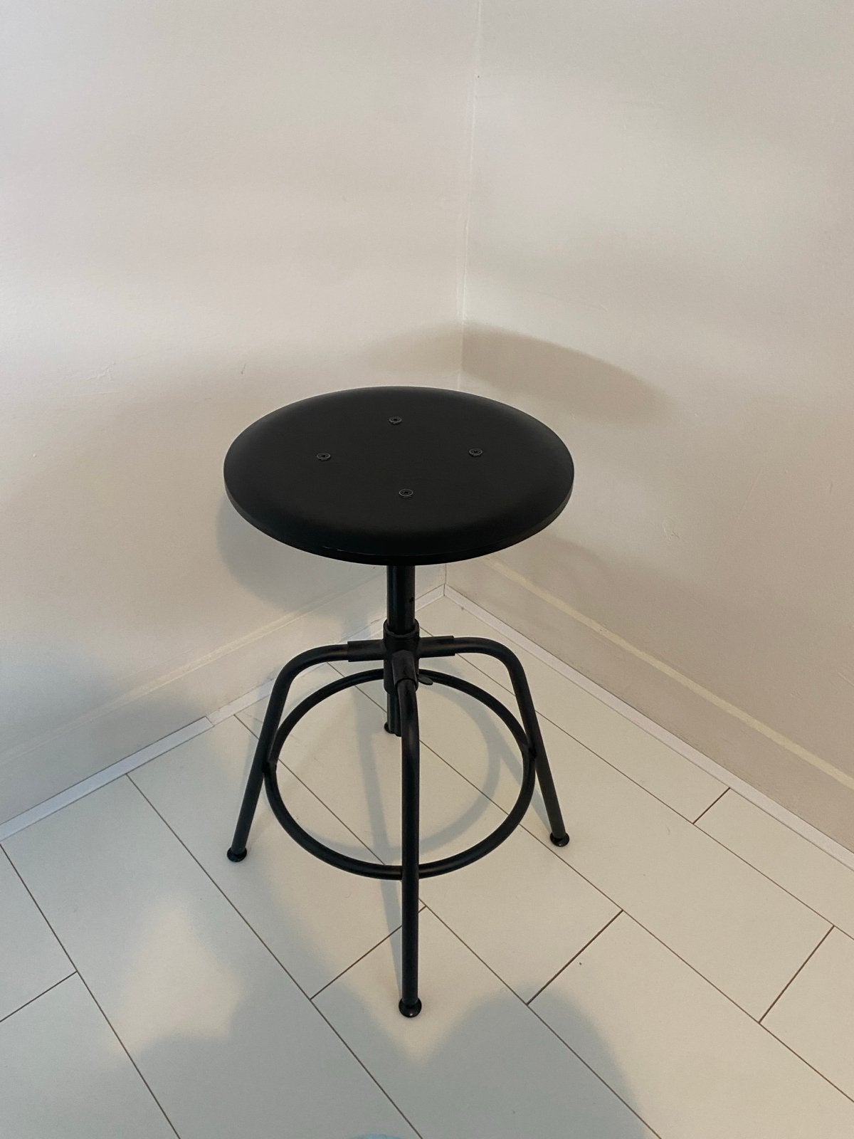 Zwarte Ikea in hoogte verstelbare kruk, Ophalen, In hoogte verstelbaar, Zo goed als nieuw, Staal