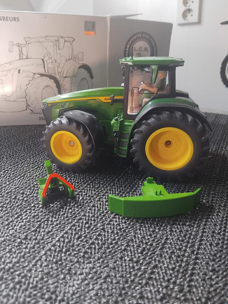 Trekker 1:32, Hobby en Vrije tijd, Modelauto's | 1:32, Ophalen of Verzenden, Zo goed als nieuw, Tractor of Landbouw, Overige merken