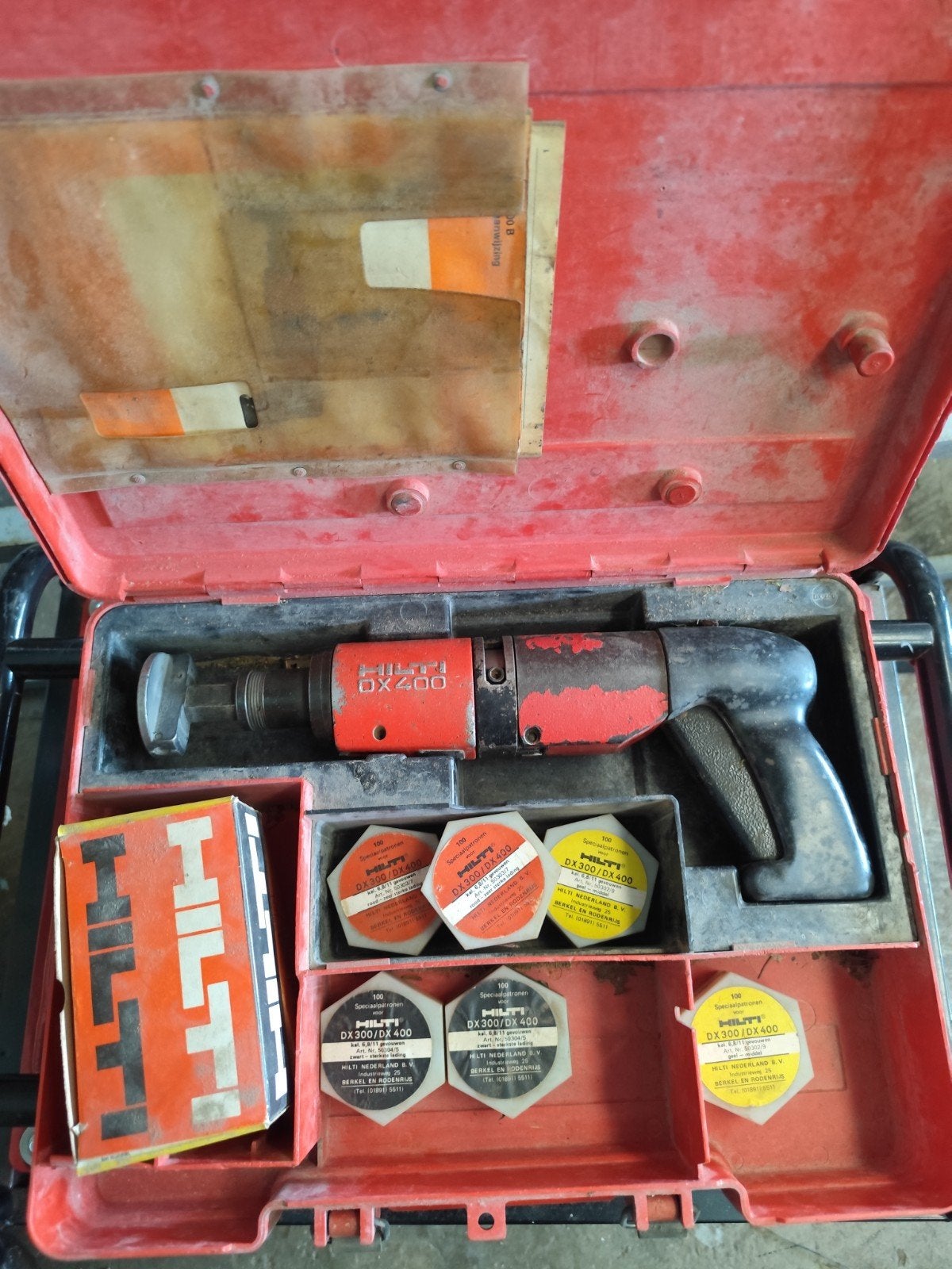 Hilti DX 400 Schiethamer met diverse ladingen en spijkers, Ophalen of Verzenden
