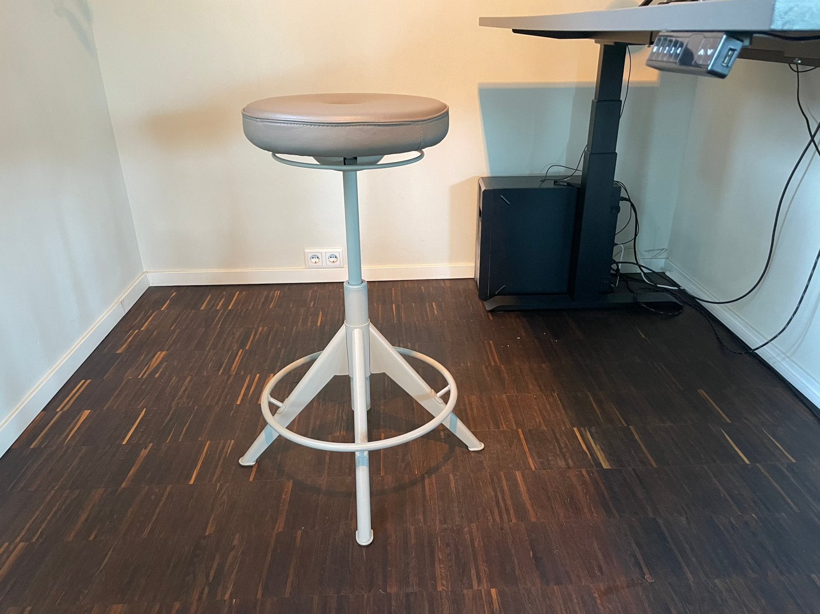 Ergonomische zit/sta kruk beige | Trollberget, Ophalen, Zo goed als nieuw, Bureaukruk