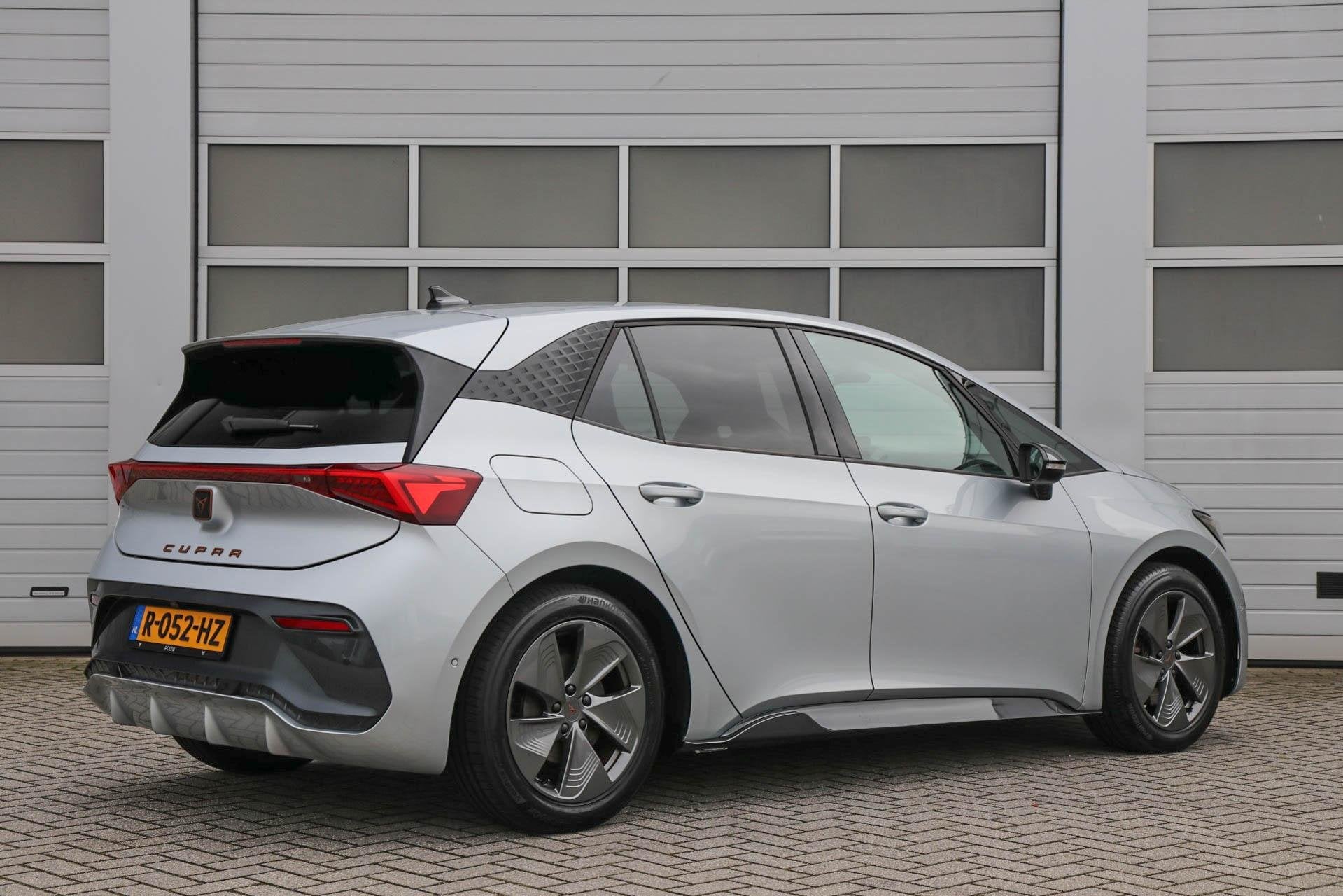 CUPRA Born Business Plus 62 kWh | SoH 95% | Navigatie | Full, Auto's, Automaat, 12 maanden, Gebruikt, Zwart