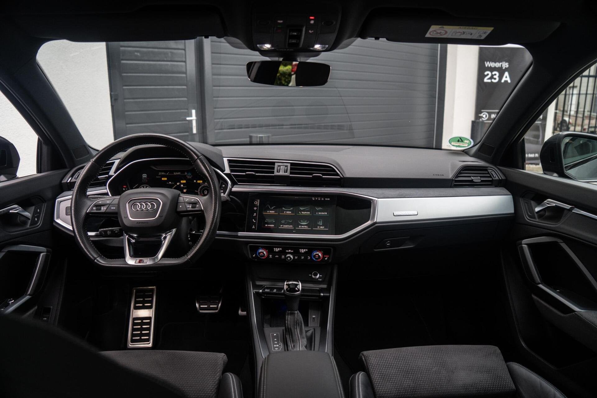 Audi Q3 45 TFSI Quattro S Line 230PK PANO / ELEK. TREKHAAK /, Auto's, Gebruikt, Zwart, 1984 cc, 14 km/l