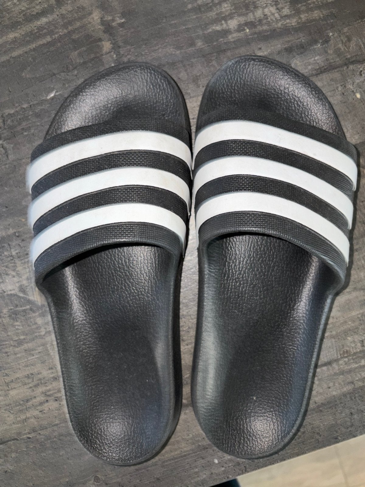 Adidas Adilette Slippers Maat 6 Zwart Wit, Ophalen of Verzenden, Gedragen, Zwart, Slippers