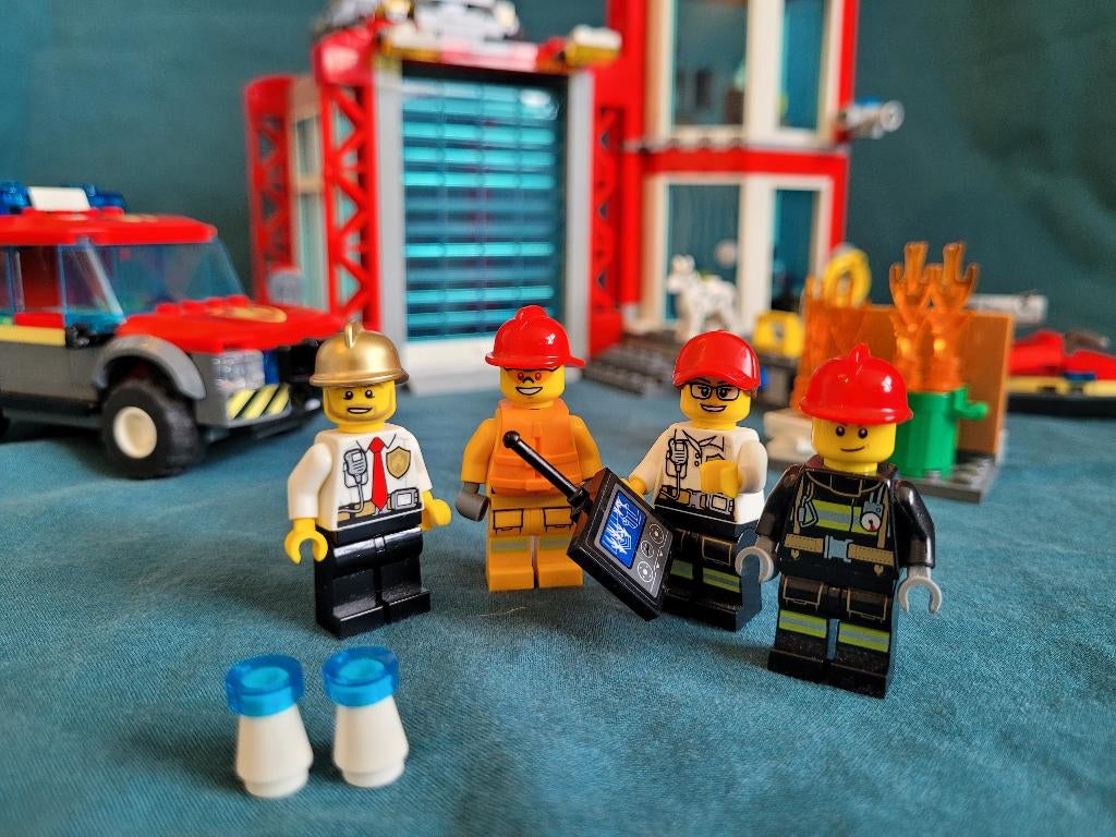 Lego brandweerkazerne (compleet; 60215), City, Lego, Ophalen of Verzenden, Zo goed als nieuw