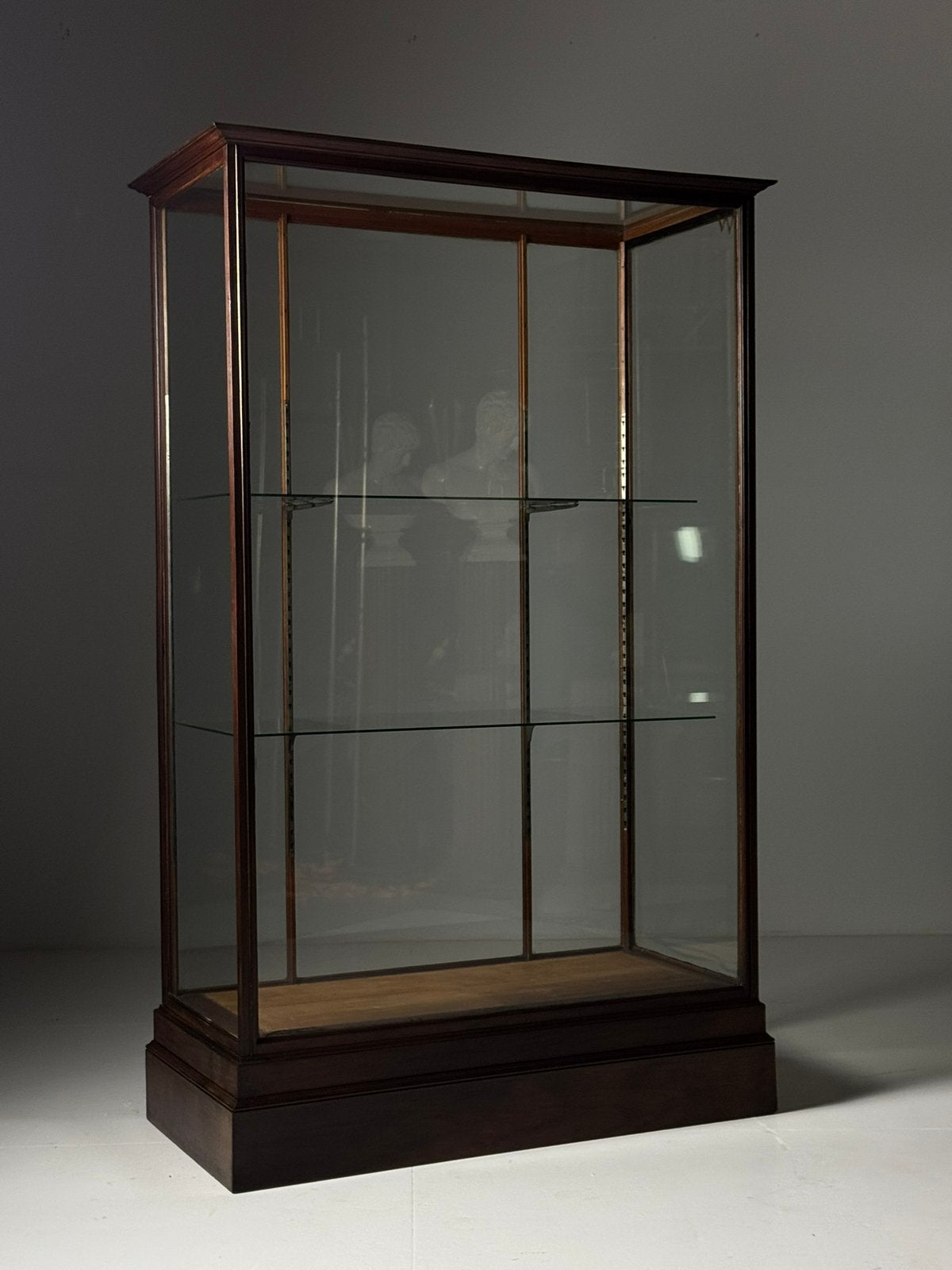 Mahonie Vitrinekast 1920 antiek, Ophalen, 50 tot 100 cm, 25 tot 50 cm, Glas