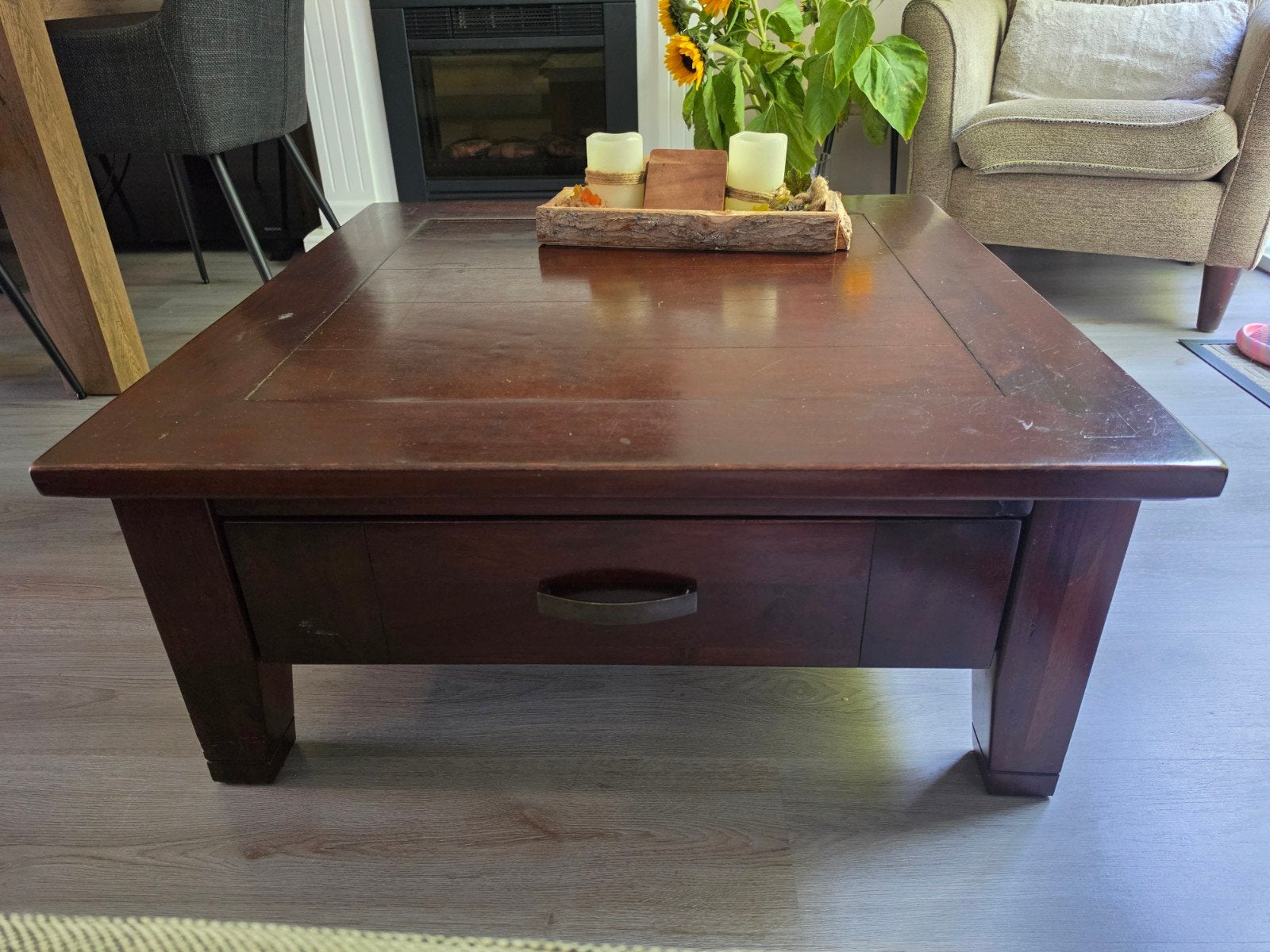 Salontafel van donker hout met lade, Huis en Inrichting, Ophalen, Gebruikt, 50 tot 100 cm, Klassiek